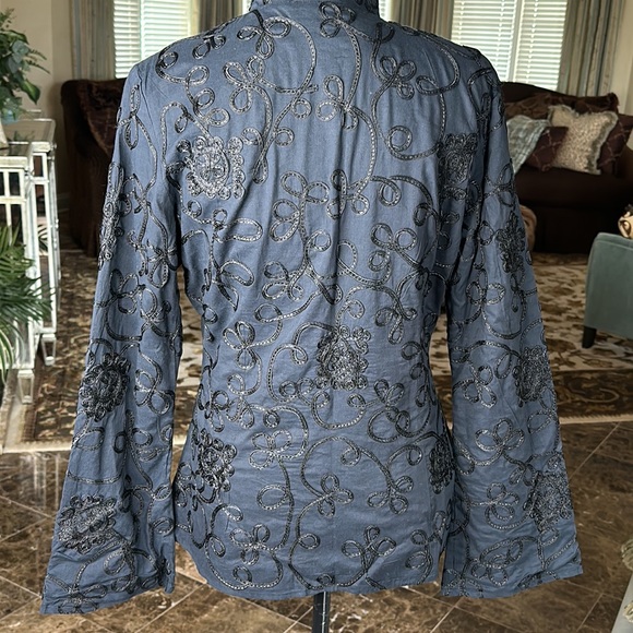 NWT Embroidered long sleeve shirt - Picture 4 of 9